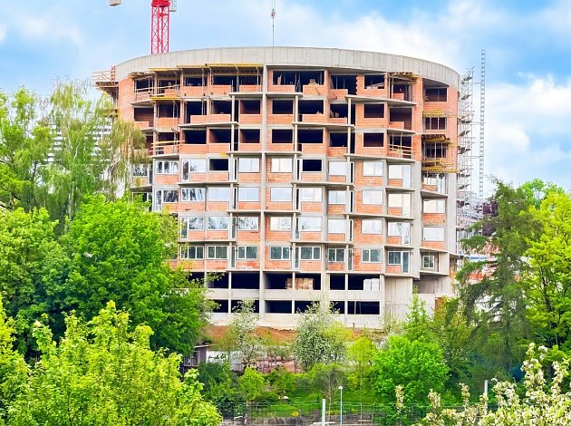 Dokončujeme hrubou stavbu